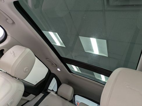 Used 2021 Jaguar F-PACE S image 21