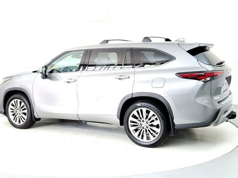 Certified 2026 Toyota Highlander Platinum AWD/4WD image 4
