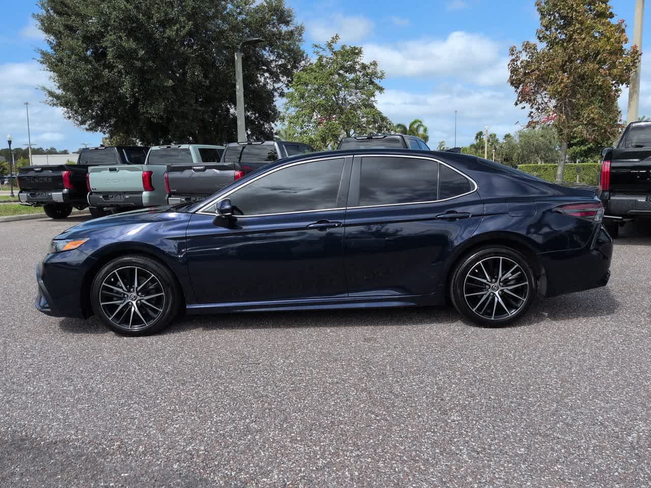 Certified 2021 Toyota Camry SE FWD image 3