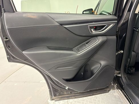 Used 2019 Subaru Forester Premium AWD/4WD image 23