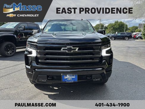 Used 2025 Chevrolet Silverado 1500 High Country w/ High Country Premium Package AWD/4WD image 2