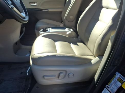 Used 2020 Toyota Sienna XLE image 15