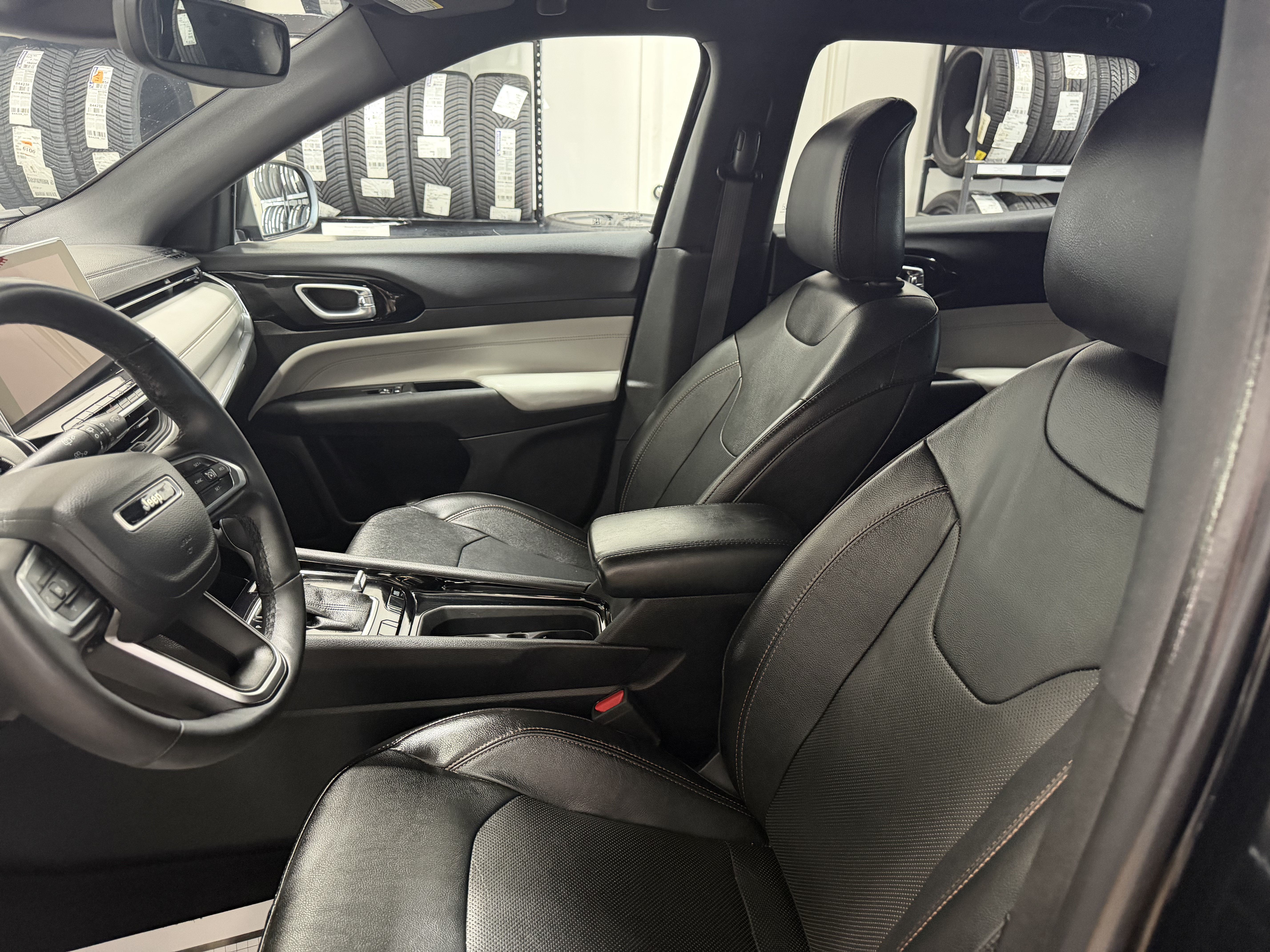 Used 2023 Jeep Compass Limited AWD/4WD image 10