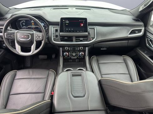 Used 2024 GMC Yukon XL SLT w/ SLT Luxury Package image 18