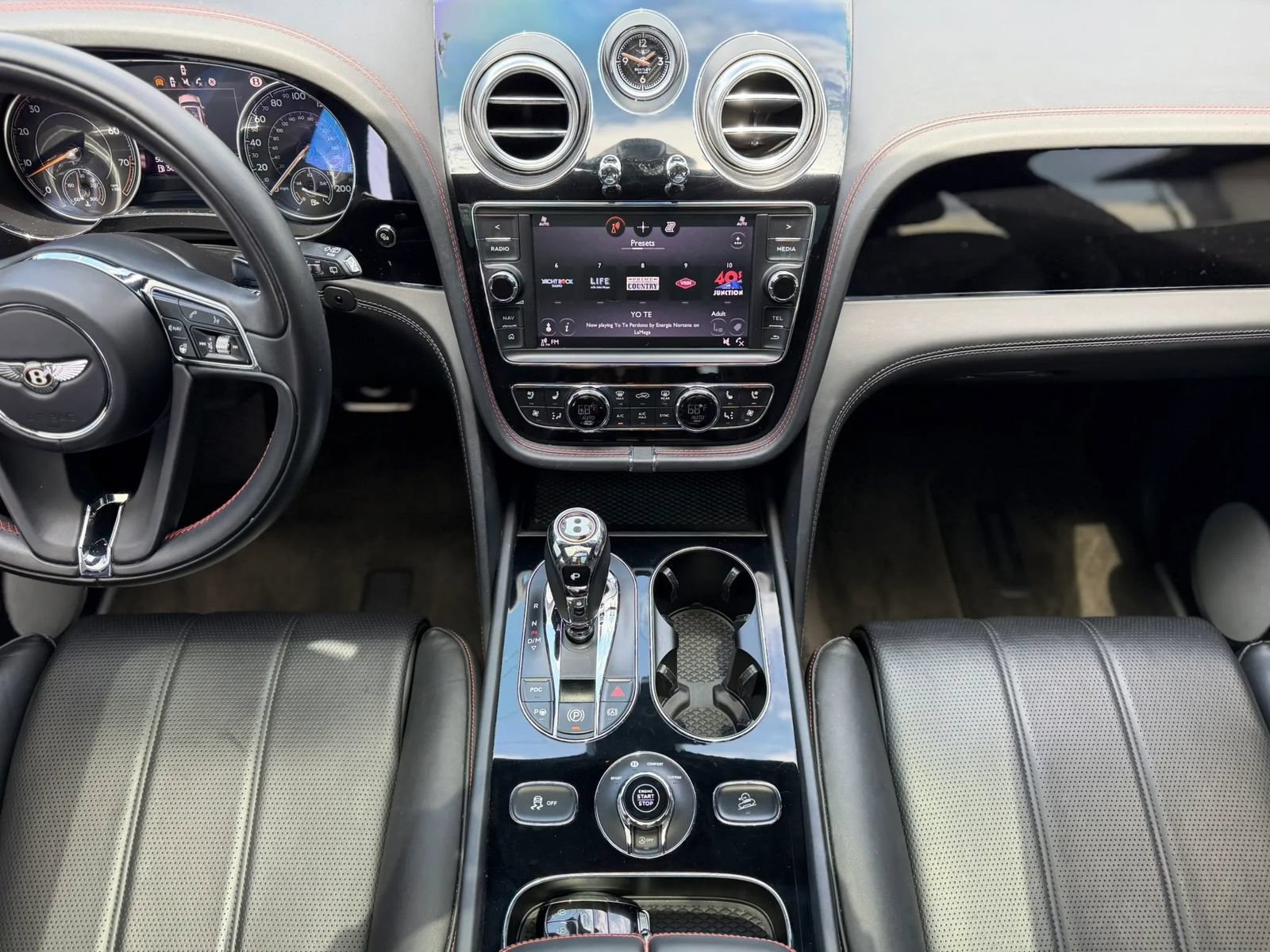 Used 2020 Bentley Bentayga AWD/4WD image 43