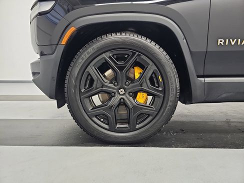 Used 2022 Rivian R1T Adventure image 9