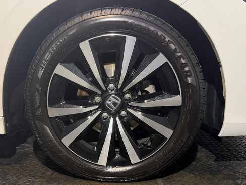 Used 2024 Honda Civic EX image 9