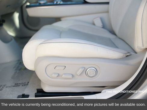 Used 2025 Genesis GV60 Advanced image 18