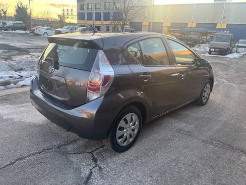 Used 2012 Toyota Prius C One image 5