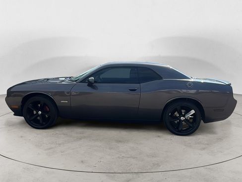 Used 2014 Dodge Challenger SXT RWD image 3