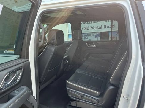Used 2023 GMC Yukon XL SLT w/ SLT Premium Package AWD/4WD image 25