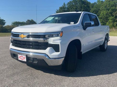 Used 2025 Chevrolet Silverado 1500 LT RWD image 2