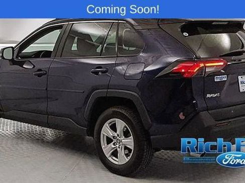 Used 2019 Toyota RAV4 XLE w/ Convenience Package image 4