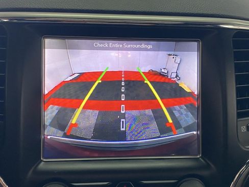 Used 2018 Jeep Grand Cherokee Limited AWD/4WD image 28