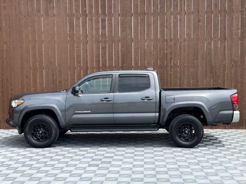 Used 2019 Toyota Tacoma SR5 RWD image 12