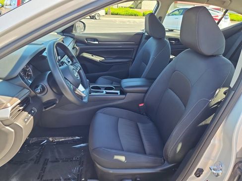 Used 2024 Nissan Altima 2.5 SV FWD image 21