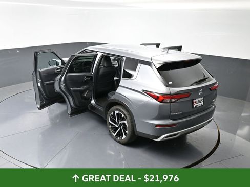 Used 2024 Mitsubishi Outlander SE image 62