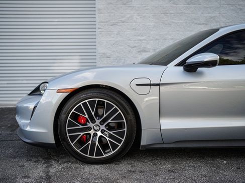 Used 2021 Porsche Taycan 4S w/ Premium Package image 11