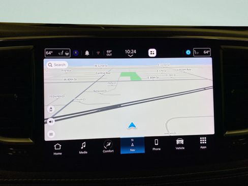 Used 2023 Chrysler Pacifica Limited w/ Uconnect Theater Family Group FWD image 19
