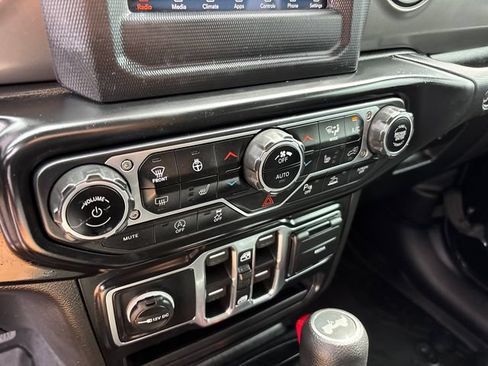 Used 2021 Jeep Wrangler Unlimited Sport AWD/4WD image 22