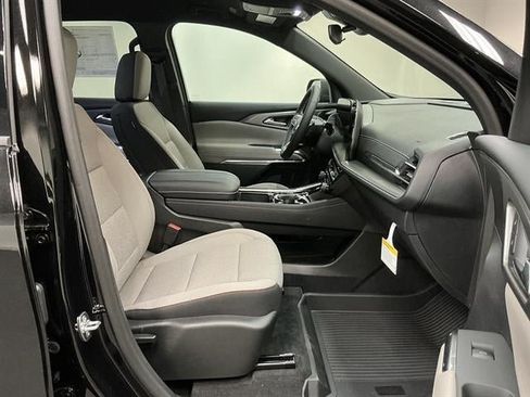 New 2026 Chevrolet Traverse LT w/ LPO, Floor Liner Package FWD image 34