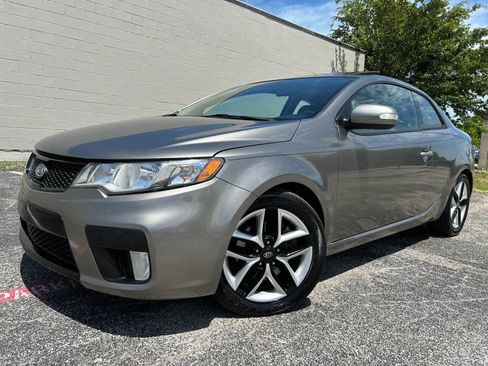 Used 2010 Kia Forte Koup SX FWD image 2