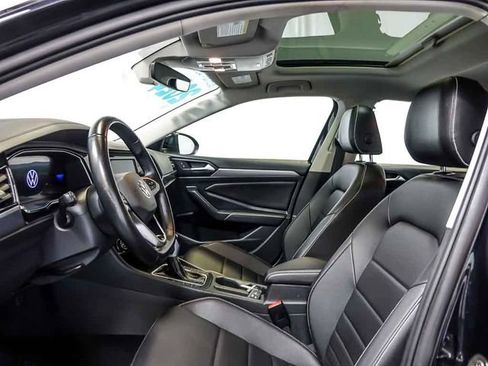 Used 2024 Volkswagen Jetta SE FWD image 13