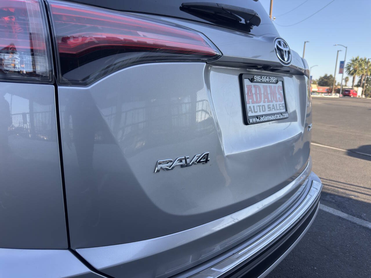 Used 2018 Toyota RAV4 XLE w/ All Weather Liner Package FWD image 25