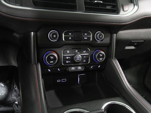 Used 2022 Chevrolet Suburban RST w/ Luxury Package image 16