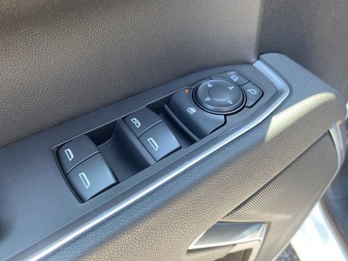 Certified 2025 Chevrolet Silverado 1500 LT AWD/4WD image 18