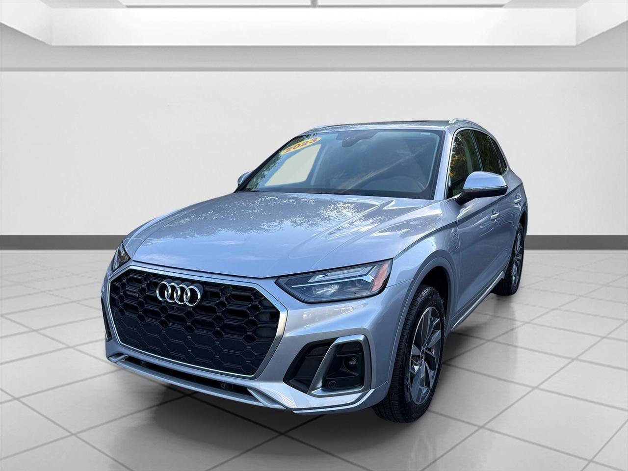 Used 2023 Audi Q5 2.0T Premium Plus w/ Premium Plus Package AWD/4WD image 2