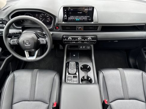 New 2025 Honda Pilot Touring image 14