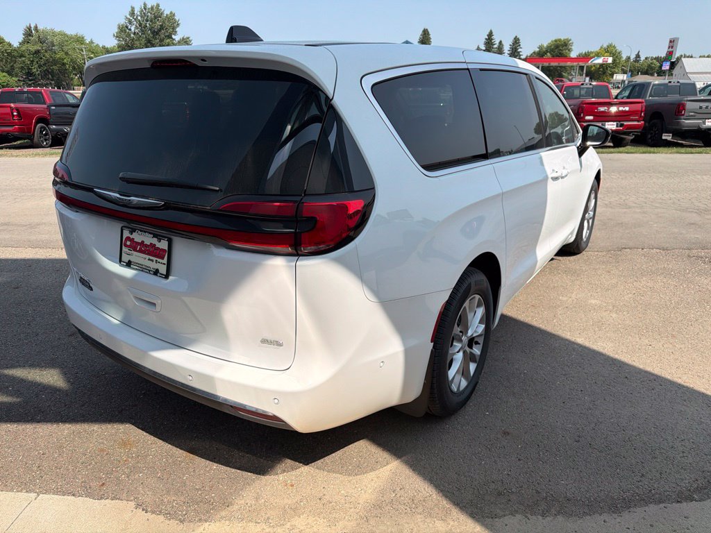 New 2025 Chrysler Pacifica Select AWD/4WD image 5