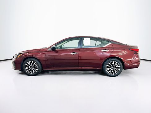 Used 2025 Nissan Altima 2.5 SV FWD image 4