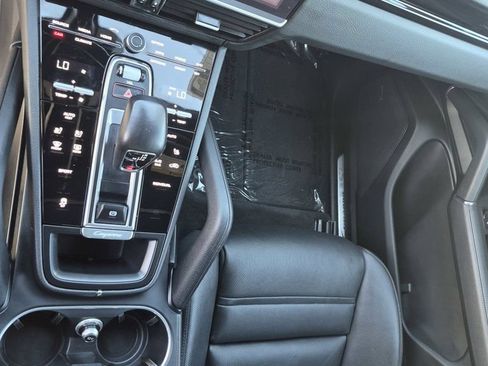 Used 2021 Porsche Cayenne AWD/4WD image 18