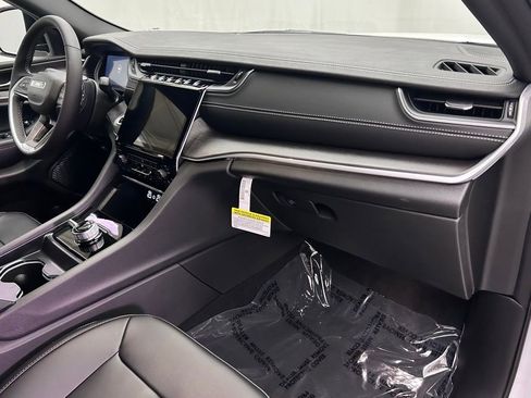 New 2025 Jeep Grand Cherokee Limited w/ Trailer Tow Package image 23