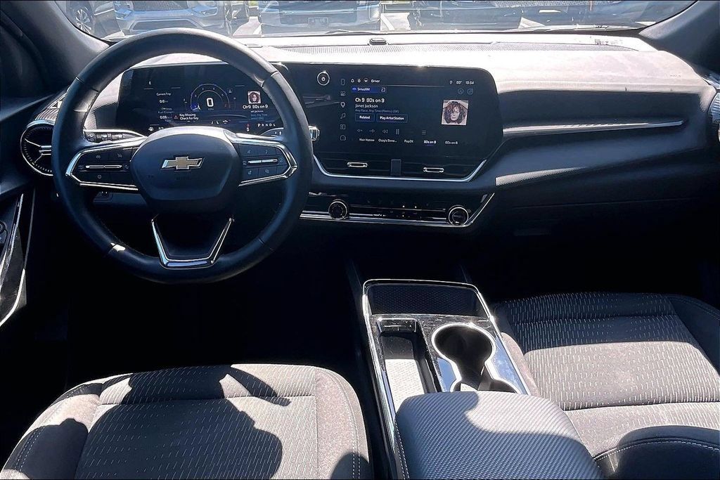 Used 2025 Chevrolet Equinox LT FWD image 7