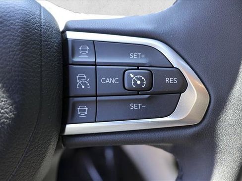 Used 2023 Jeep Compass Latitude w/ Convenience Group AWD/4WD image 16