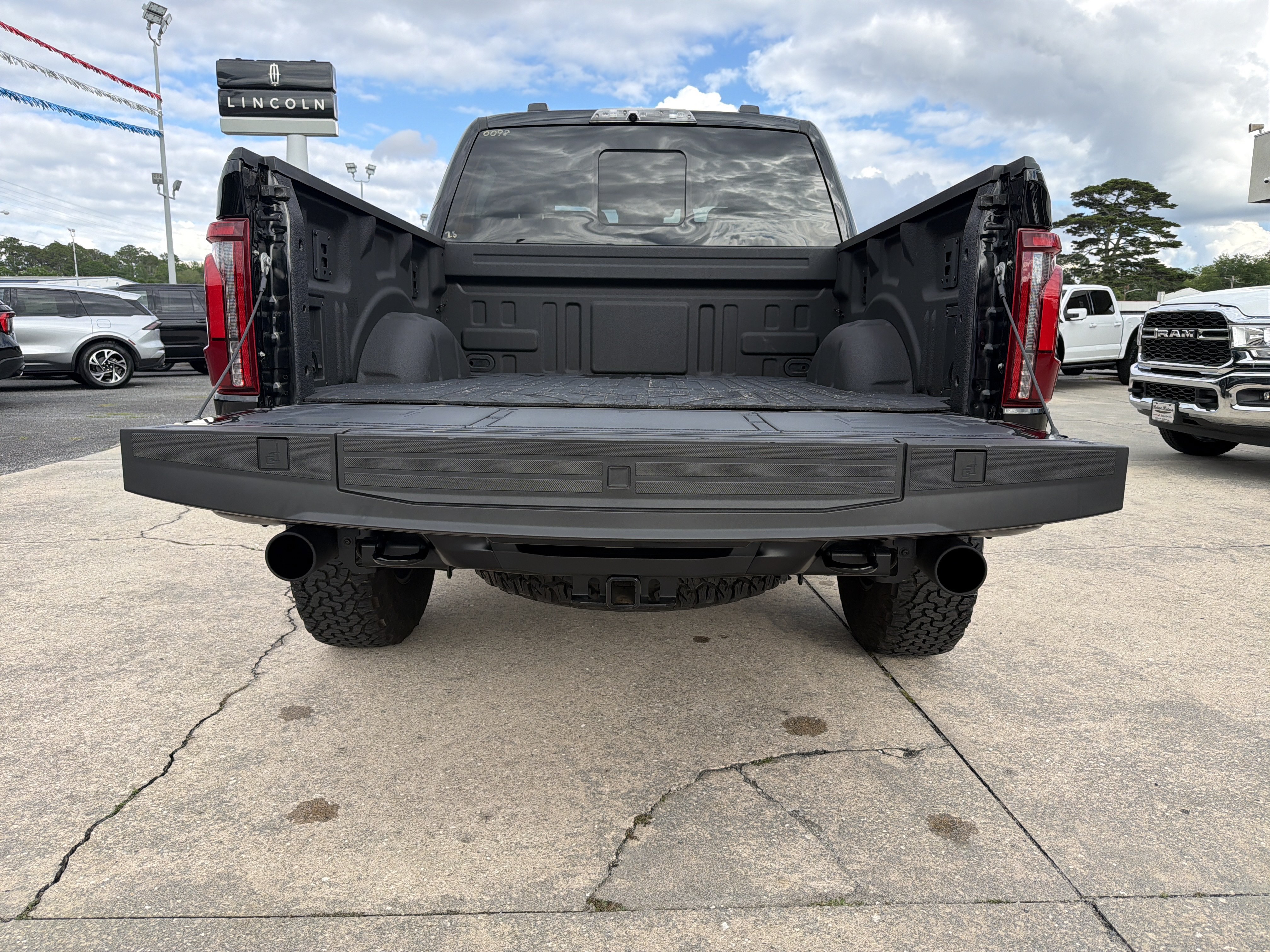 Used 2025 Ford F150 Raptor AWD/4WD image 8