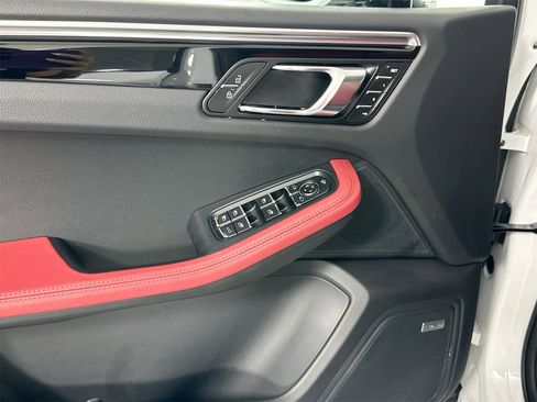 New 2025 Porsche Macan Turbo image 31