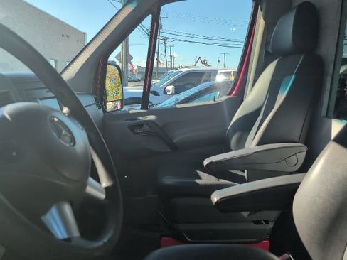 Used 2017 Mercedes-Benz Sprinter 2500 image 4