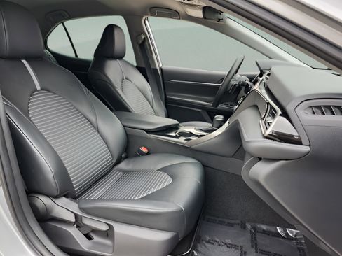 Used 2020 Toyota Camry SE image 17