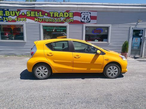 Used 2014 Toyota Prius C Two FWD image 10