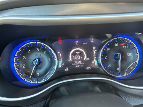 Used 2025 Chrysler Pacifica Select FWD image 17