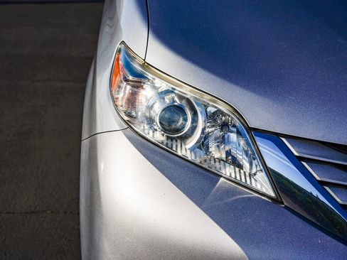 Certified 2017 Toyota Sienna LE image 12