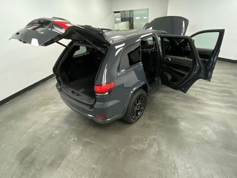 Used 2017 Jeep Grand Cherokee Altitude image 51