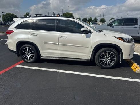 Used 2017 Toyota Highlander SE AWD/4WD image 5
