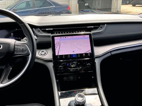 Used 2022 Jeep Grand Cherokee Limited w/ Luxury Tech Group II image 7