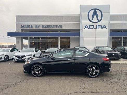 Used 2017 Honda Accord Touring image 1