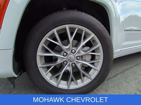 Used 2025 Jeep Grand Cherokee Summit AWD/4WD image 34